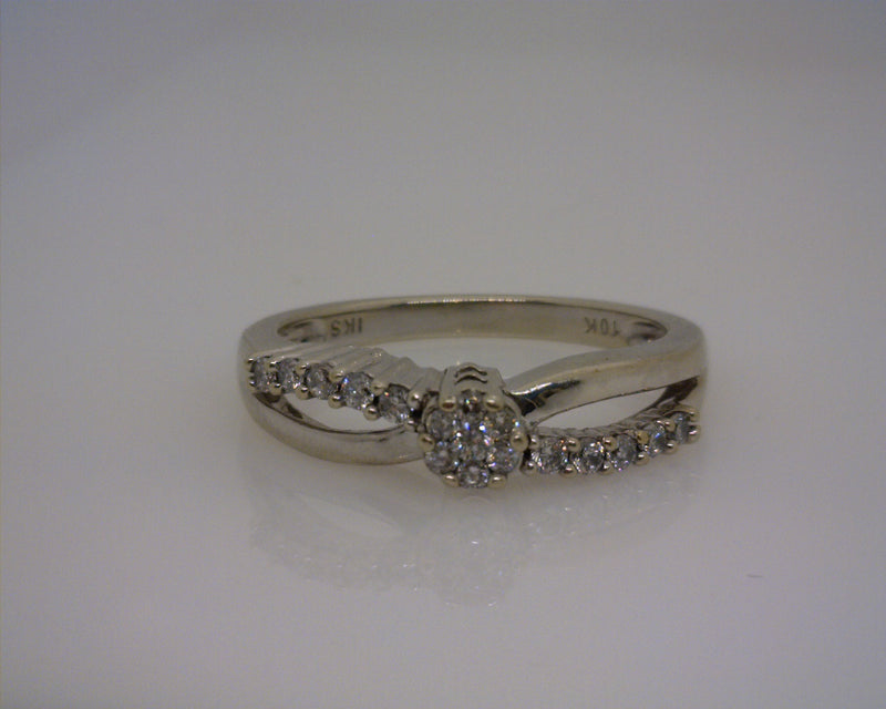 10K WG DIAMOND RING