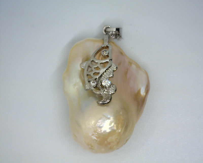 SILVER KESHI PEARLWITH FISH DE