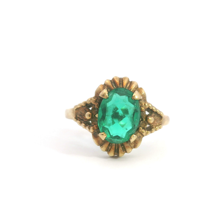 10K YG Vintage Green Glass Ring