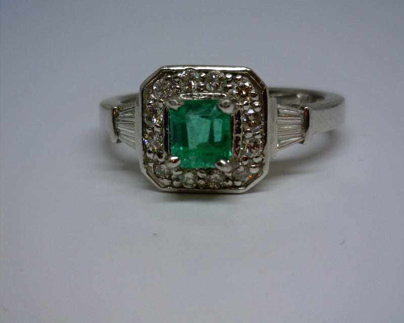 14K WHITE GOLD EMERALD/DIAMOND RING
