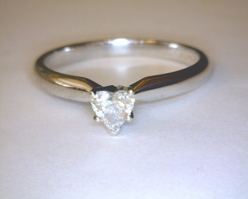 14K WG DIAMOND RING