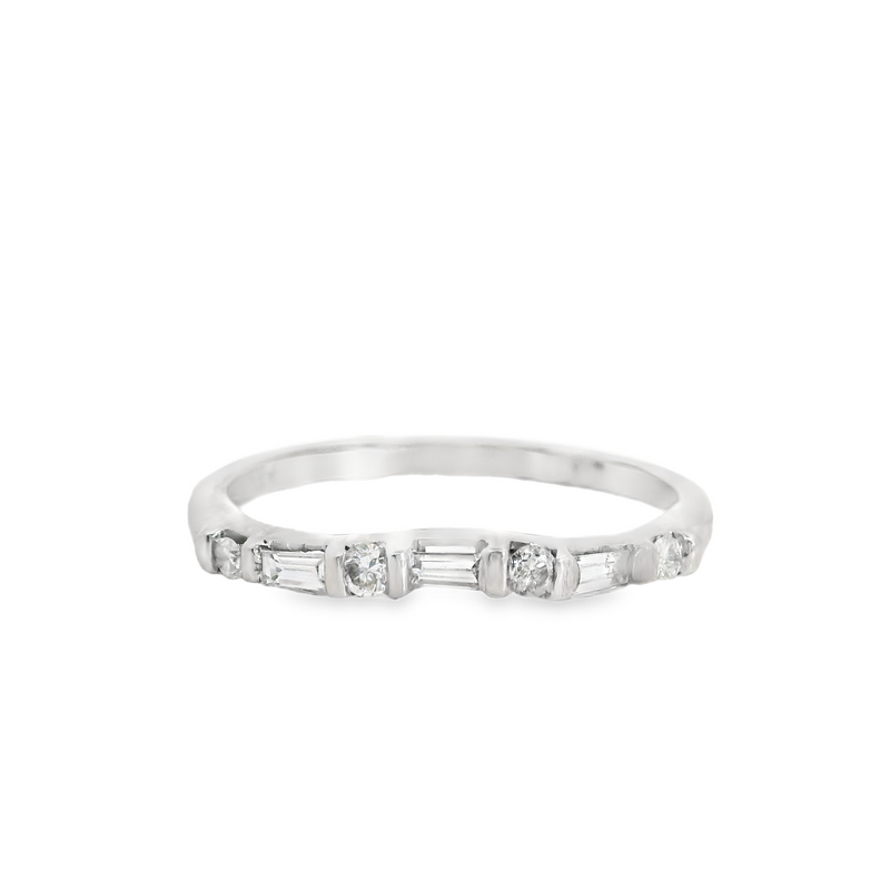 14K WG CURVED DIAMOND BAND