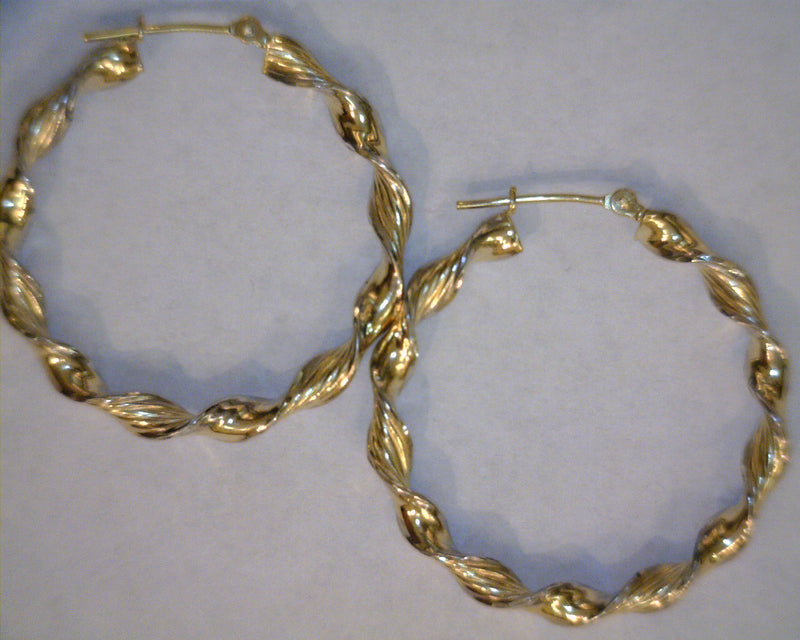 14K TT HOOPS 2.7 GRAMS