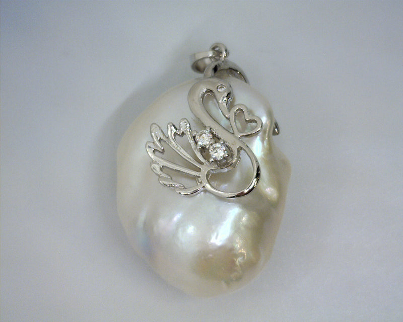 SILVER KESHI WITH SWAN PEARL &