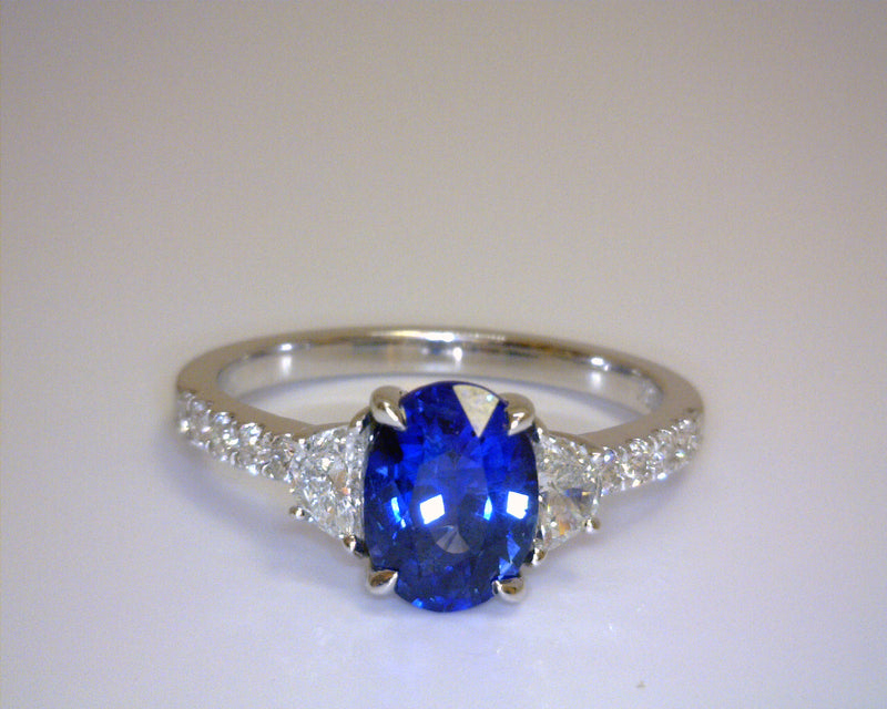 18K WHITE GOLD SAPPHIRE /DIAMOND RING