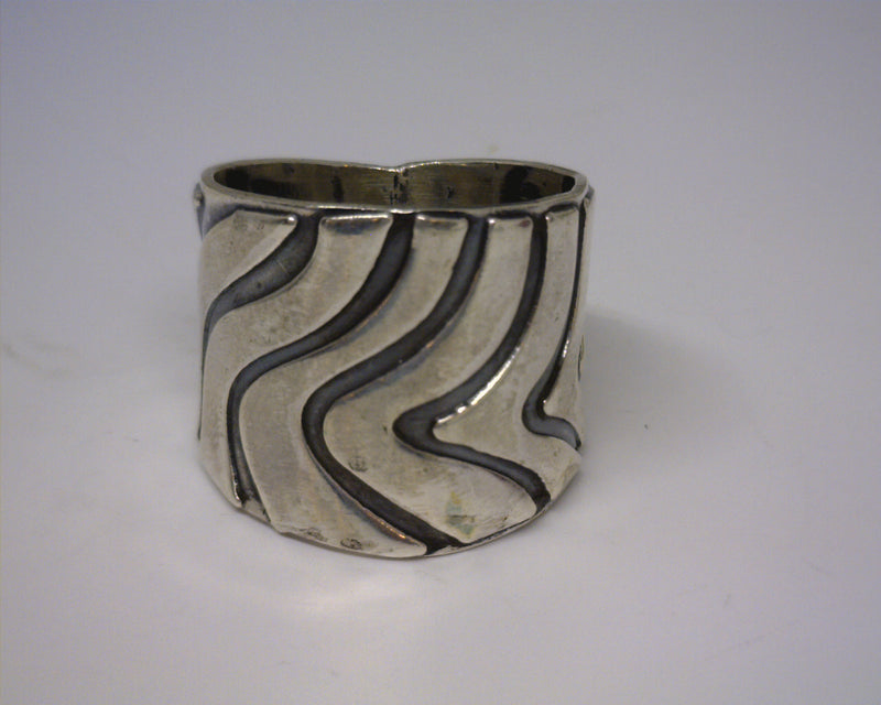 STERLING SILVER RING SIZE 8