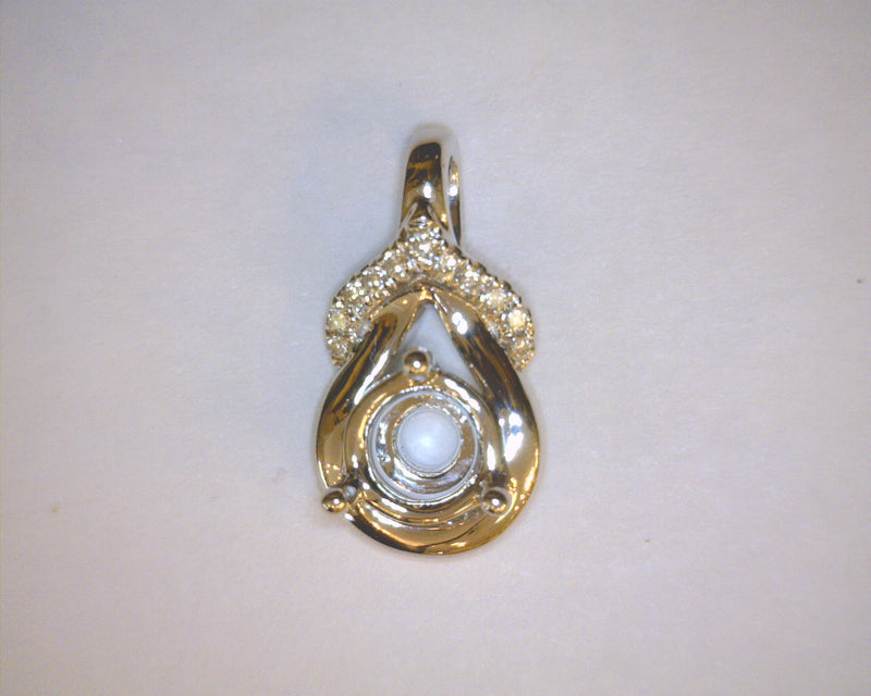 18K WHITE GOLD DIAMOND PENDANT