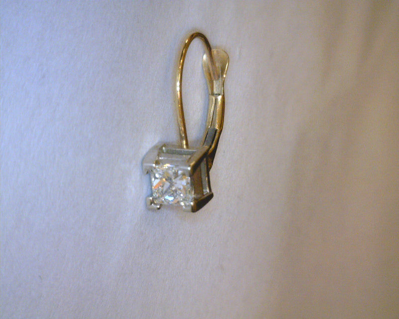14K TT SINGLE DIAMOND EARRING