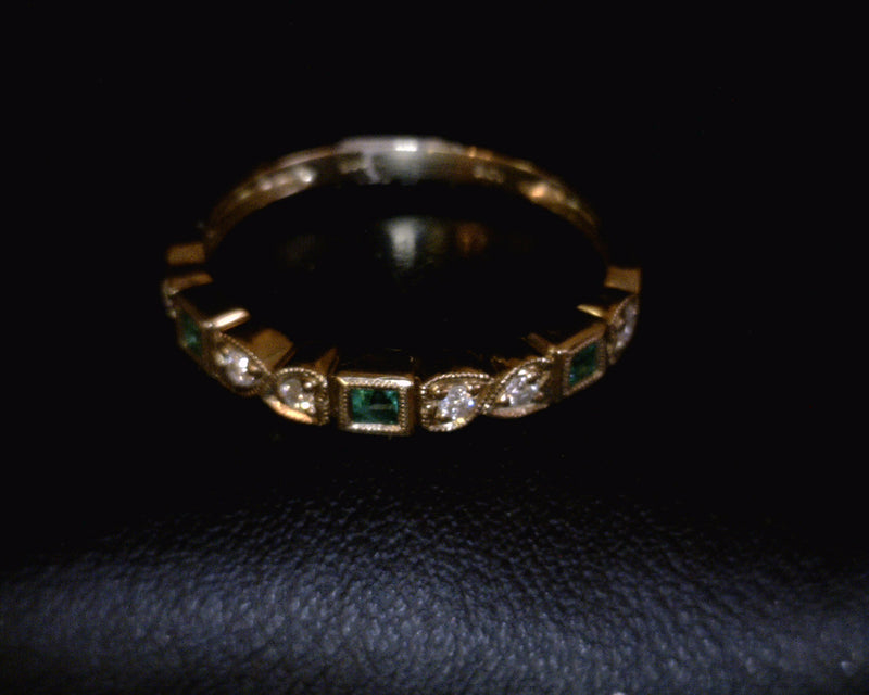 10K YG EMERALD & DIAMOND BAND