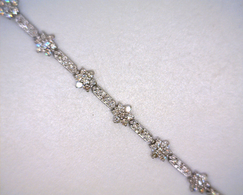 14K WHITE GOLD DIAMOND BRACELET