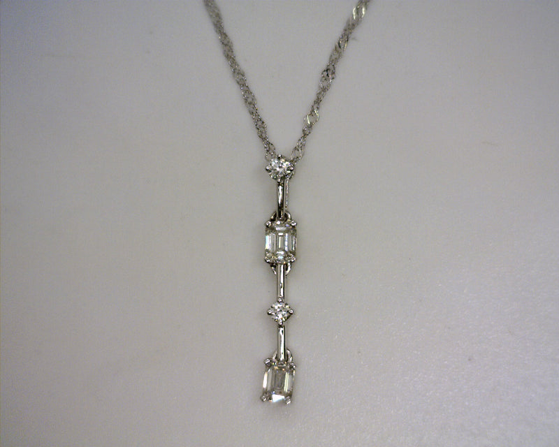 18K WHITE GOLD DIAMOND NECKLACE