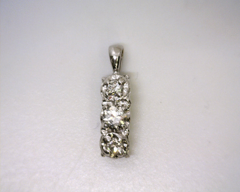 14K WHITE GOLD DIAMOND PENDANT