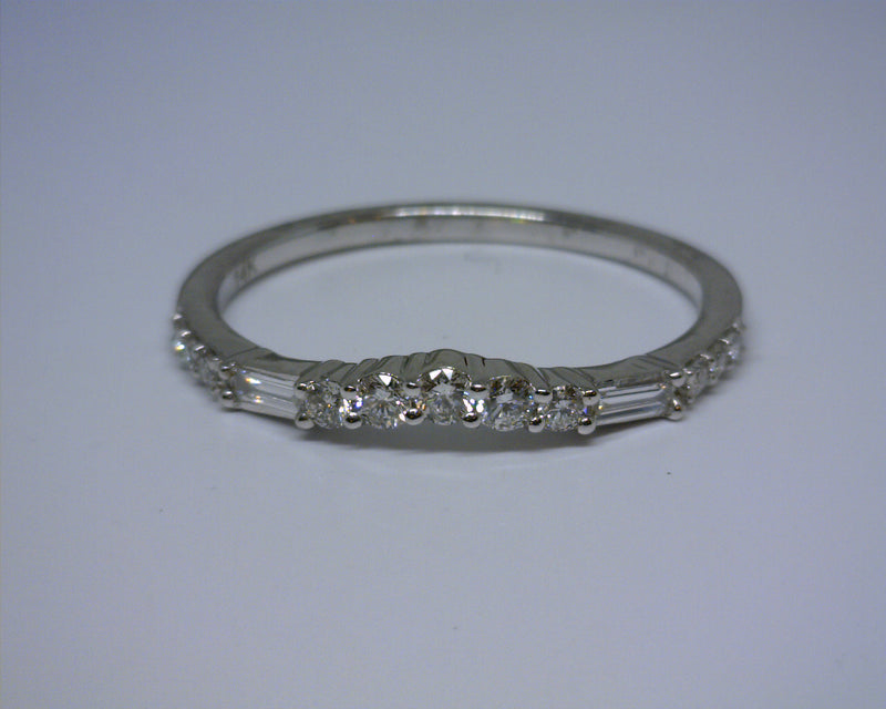 14K YG Curved Diamond Band