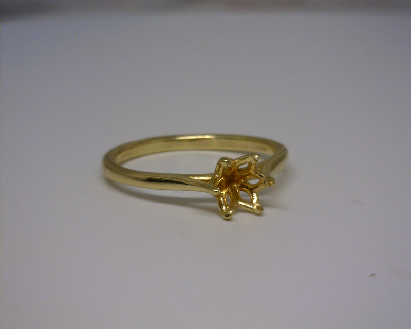 14K YELLOW GOLD SOLITAIRE RING
