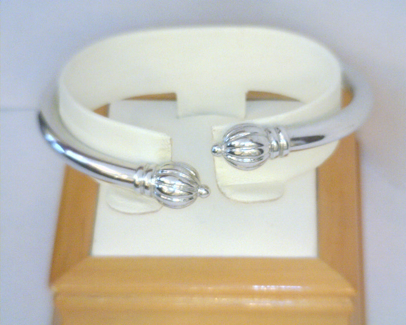 14K WG BANGLE 16.2 GRAMS