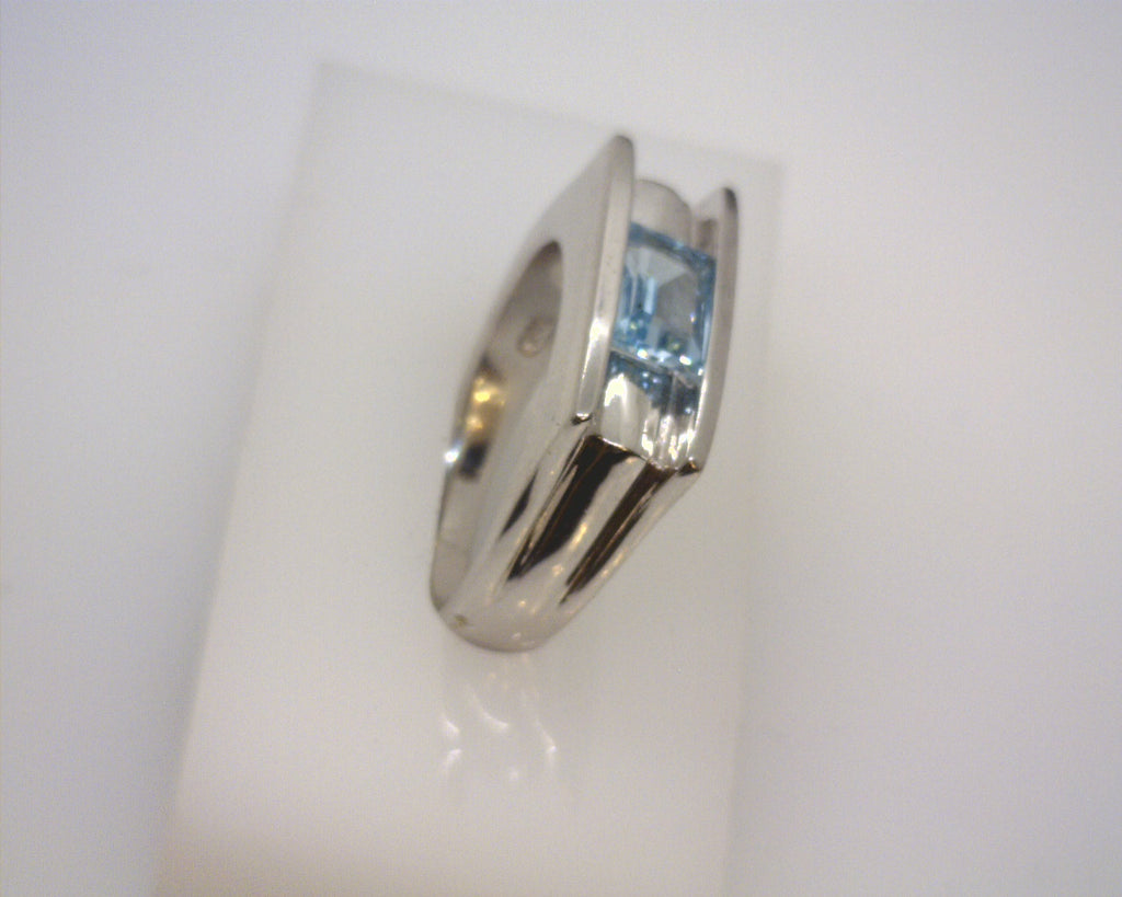 STERLING SILVER BLUE TOPAZ RIN