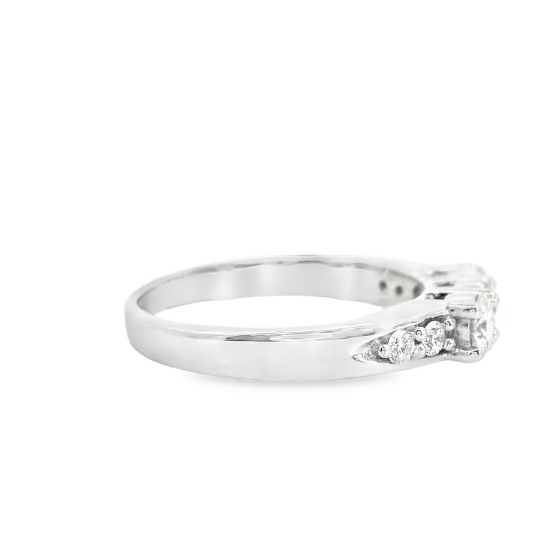18K WG DIAMOND BAND