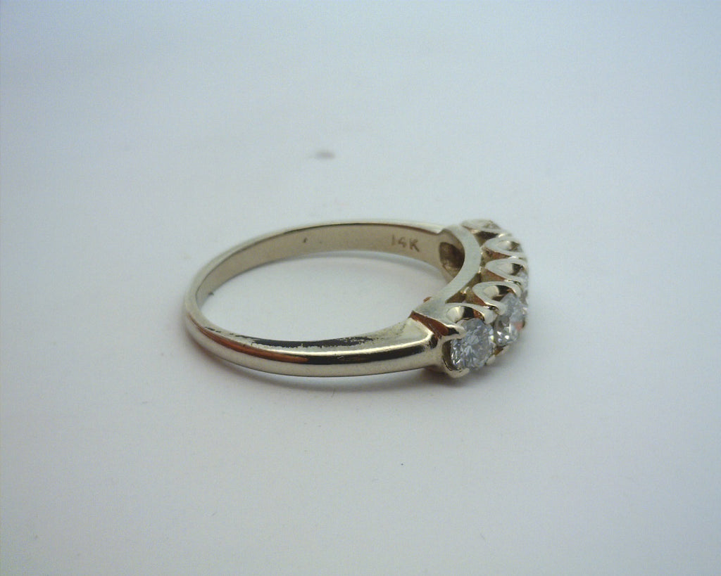 14K WHITE GOLD DIAMOND RING