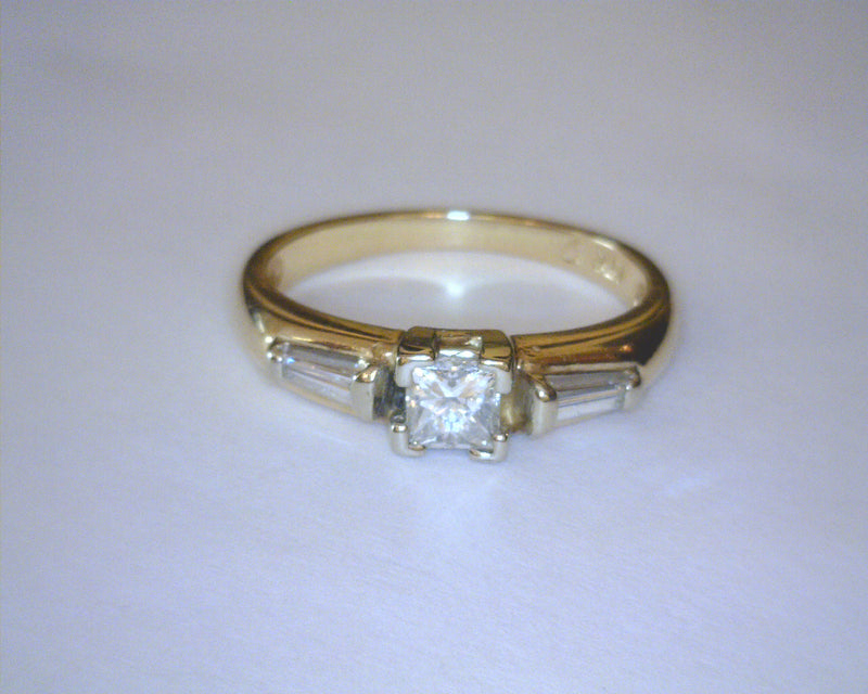 14K YG DIAMOND RING