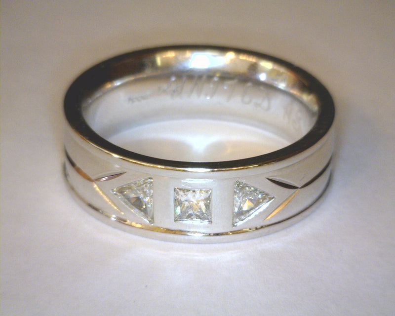 14K WG MENS DIAMOND BAND