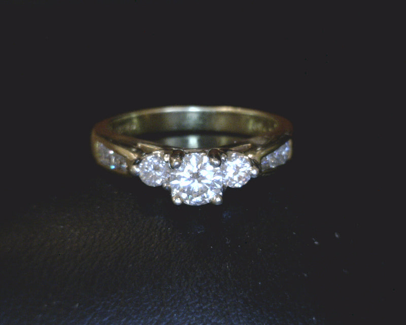 18K YG  DIAMOND ENGAGEMENT RING