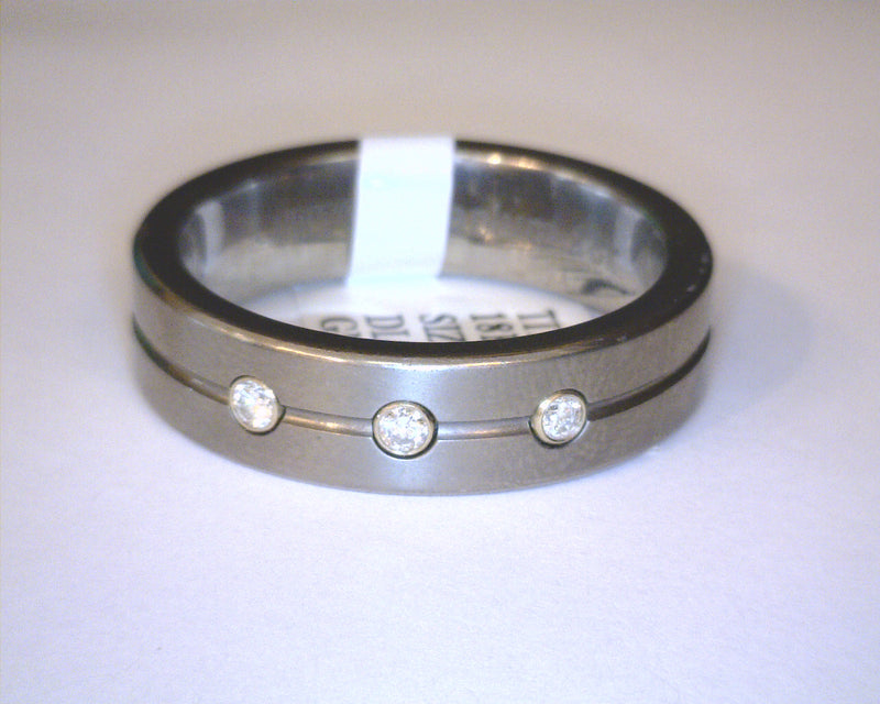 TITANIUM & 18K WG DIAMOND BAND