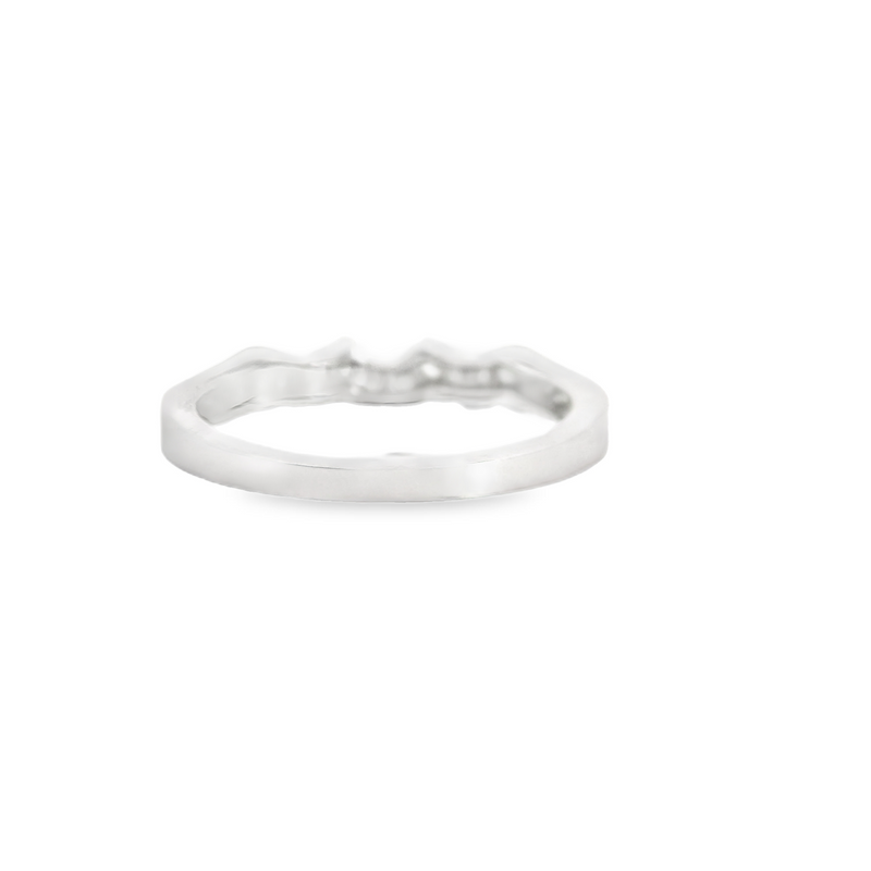 14K WG CURVED DIAMOND BAND