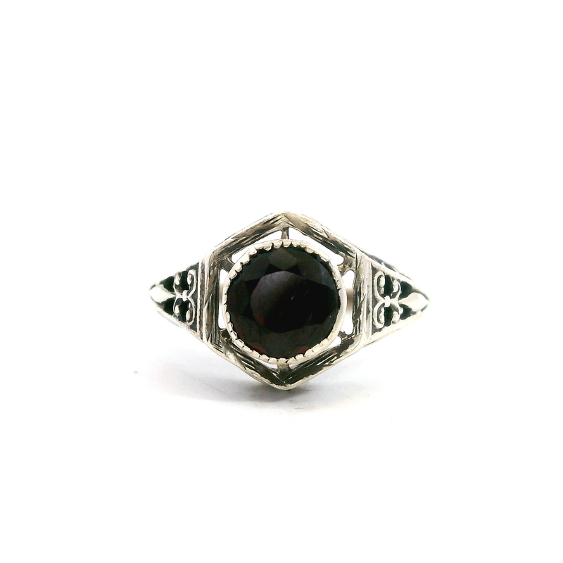 Sterling Silver Vintage Garnet Ring