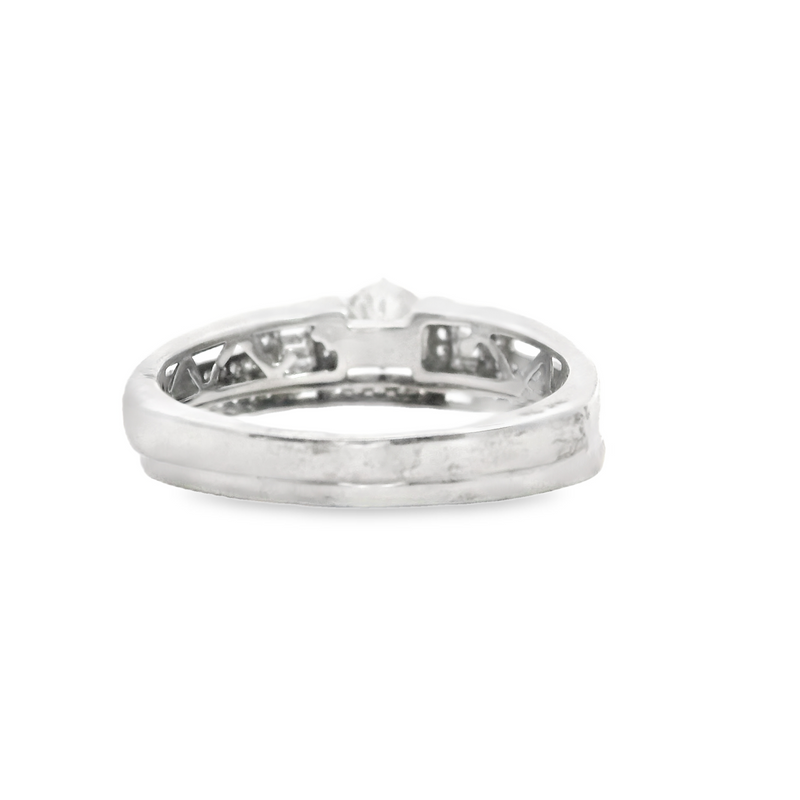 18K WG DIAMOND RING