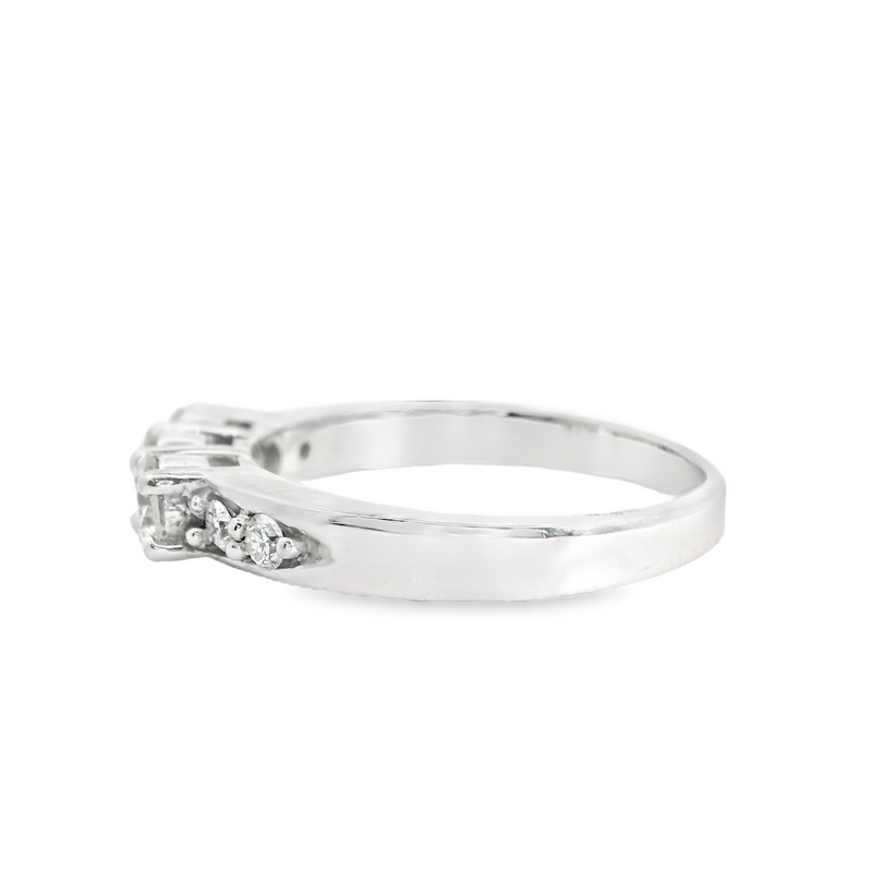 18K WG DIAMOND BAND