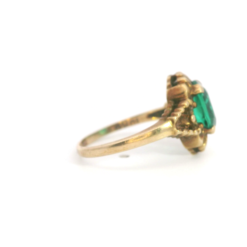 10K YG Vintage Green Glass Ring