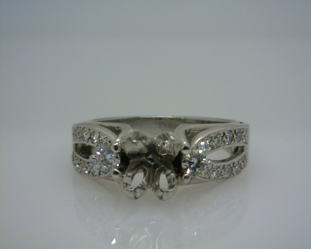 14K WHITE GOLD ENGAGEMENT RING