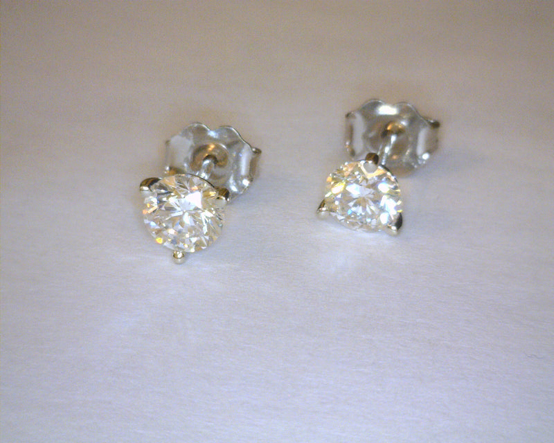 14K WG DIAMOND STUDS