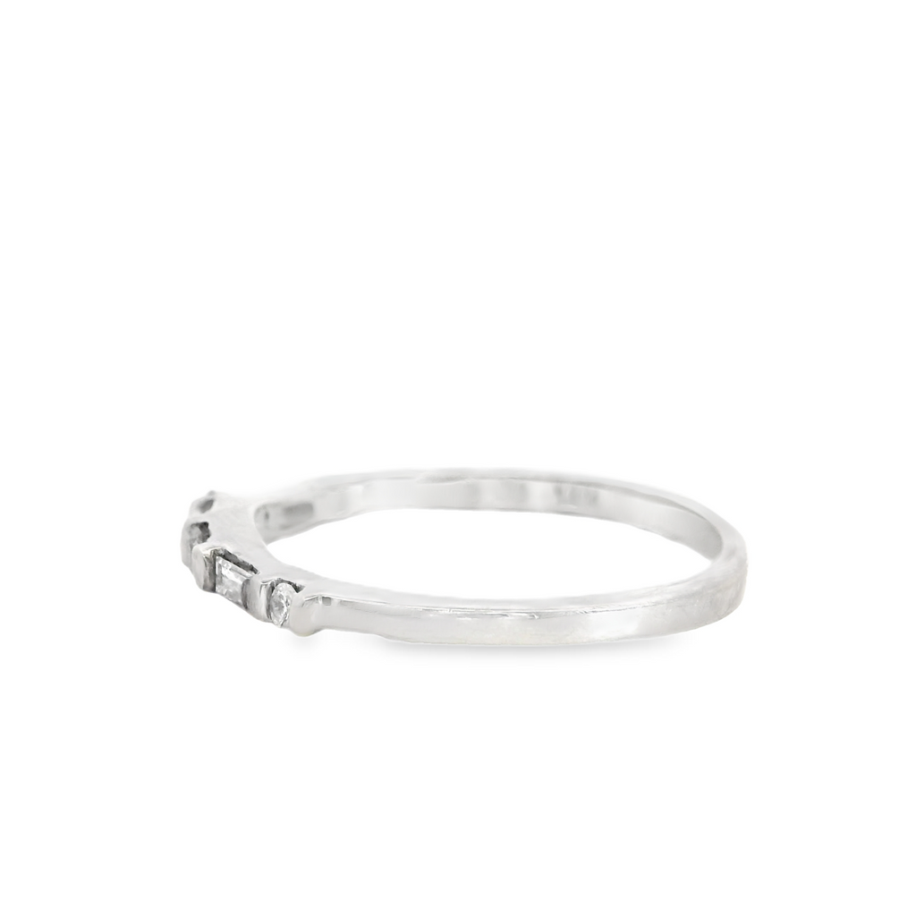 14K WG CURVED DIAMOND BAND