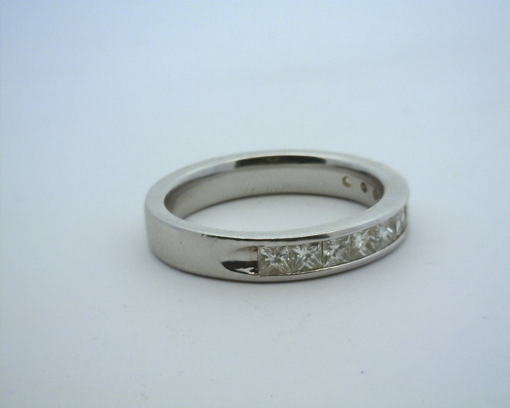 14K WG DIAMOND BAND