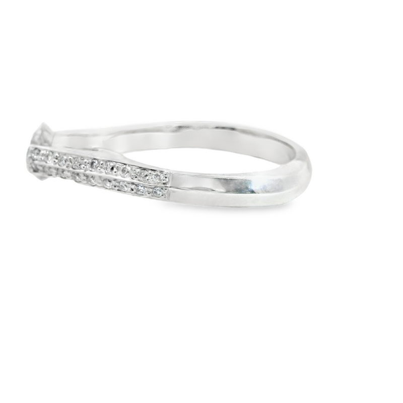 18K WHITE GOLD DIAMOND RING