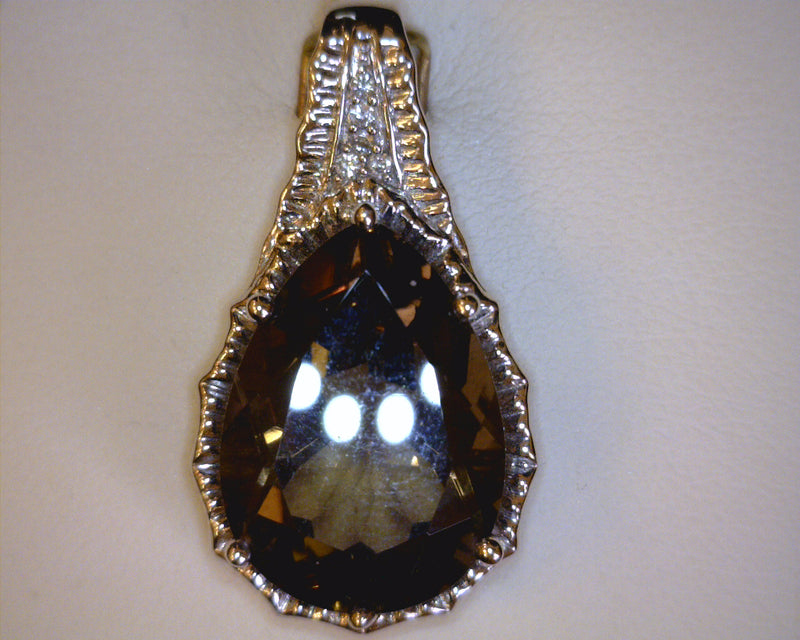 14K WG QUARTZ/DIAMOND PENDANT