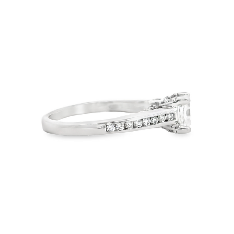 18K WG DIAMOND RING