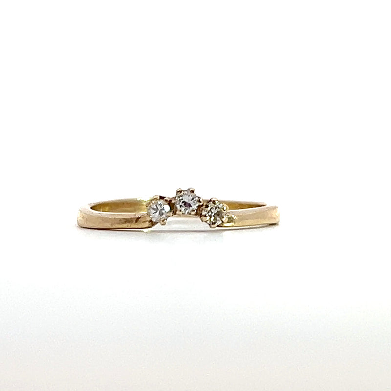 14K YG 3 Diamond Curved Band