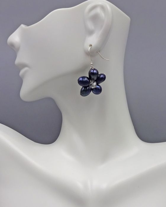 SILVER FRESHWATER PEARL FLOWER