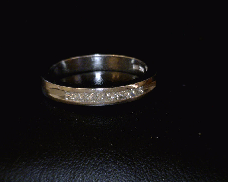 14K WG  DIAMOND BAND