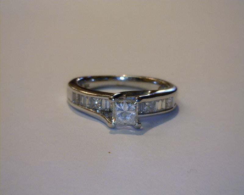 14K WG DIAMOND RING