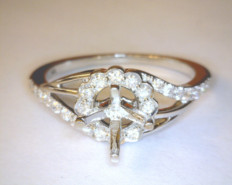 14K WG HALO DIAMOND RING