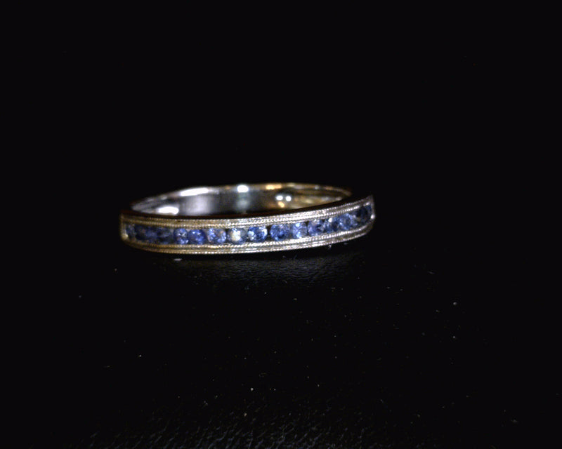 10K WHITE GOLD SAPPHIRE BAND