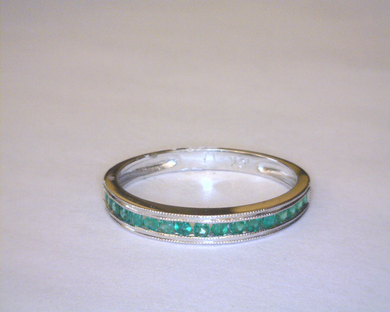 10K WG EMERALD BAND