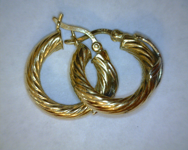 14K TT HOOPS 2.8 GRAMS