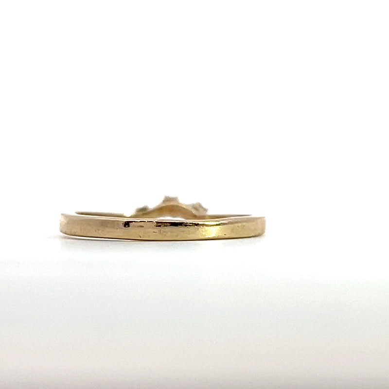 14K YG 3 Diamond Curved Band