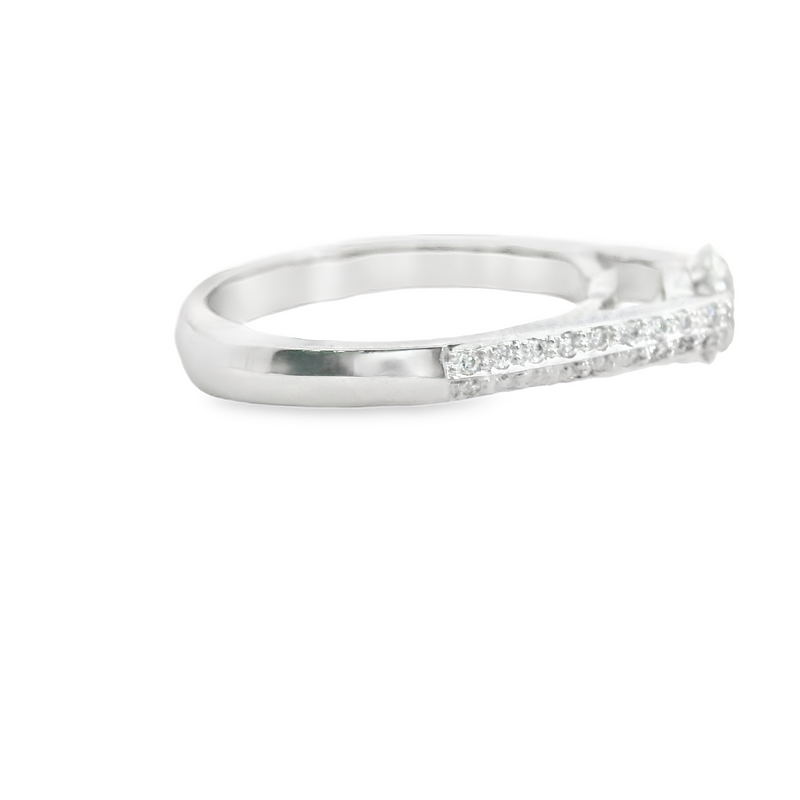 18K WHITE GOLD DIAMOND RING