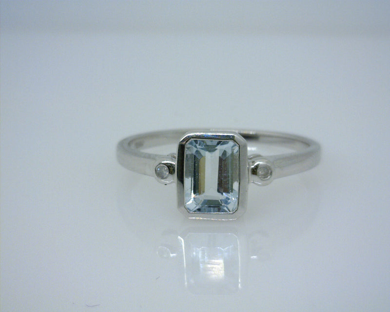 10K WG AQUAMARINE/DIAMOND RING