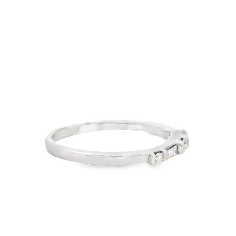 14K WG CURVED DIAMOND BAND